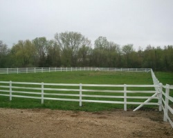 Vinyl horse fence with 4 rails